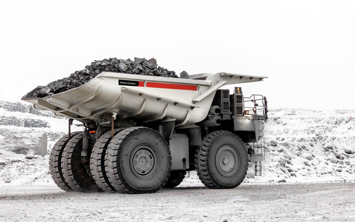 O Metso Truck Body é 20 a 30% mais leve que uma báscula de caminhão revestida de aço convencional.